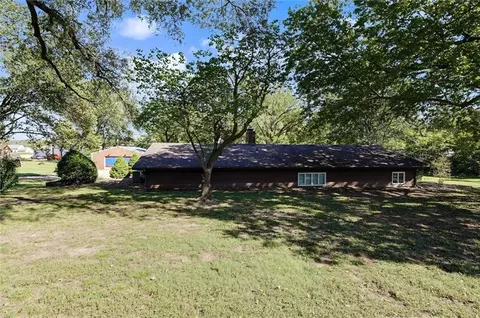 Exterior - 426 Halderman St, Lecompton, KS 66050 photo 10 of 13