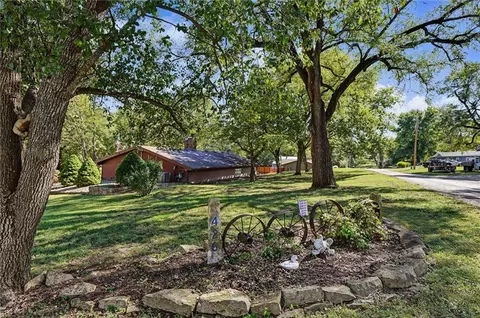 Exterior - 426 Halderman St, Lecompton, KS 66050 photo 9 of 13