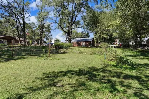 Exterior - 426 Halderman St, Lecompton, KS 66050 photo 6 of 13