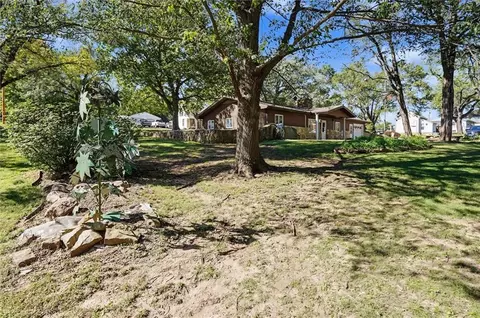 Exterior - 426 Halderman St, Lecompton, KS 66050 photo 4 of 13