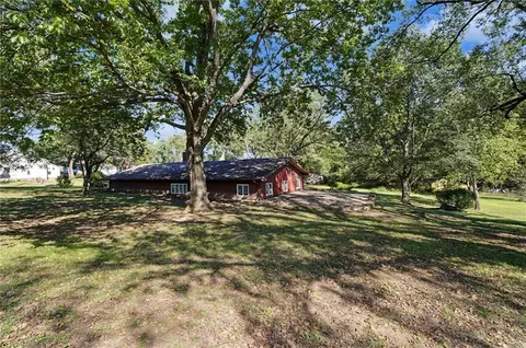 Exterior - 426 Halderman St, Lecompton, KS 66050 photo 11 of 13