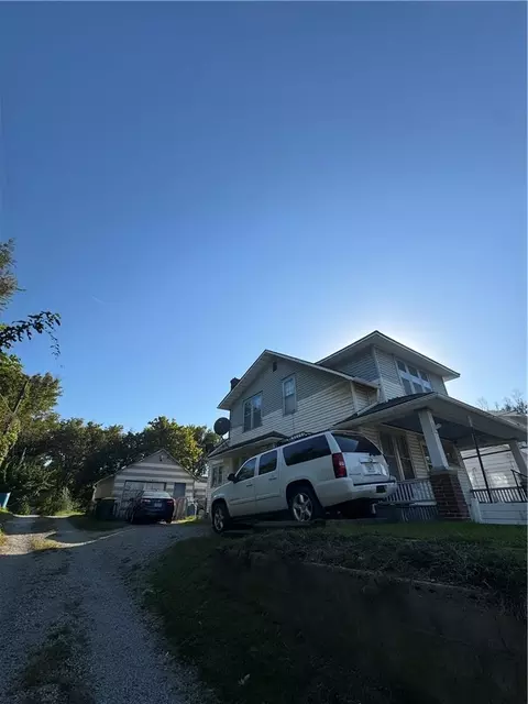 1910 Sacramento St, Saint Joseph, MO 64507
