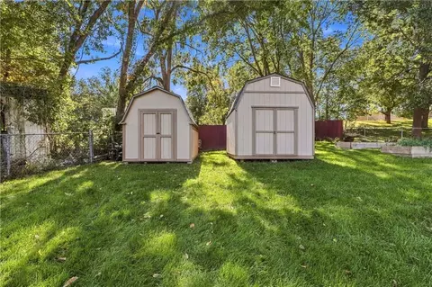 Exterior - 363 E Lowell St, Claycomo, MO 64119 photo 4 of 6