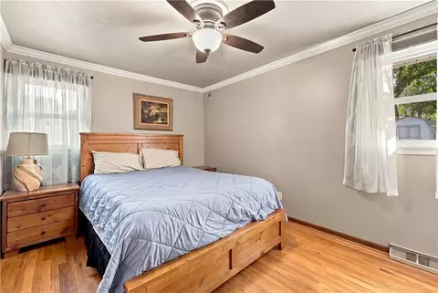 Bedroom - 363 E Lowell St, Claycomo, MO 64119 photo 5 of 6