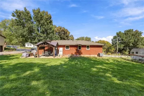 Exterior - 363 E Lowell St, Claycomo, MO 64119 photo 5 of 6