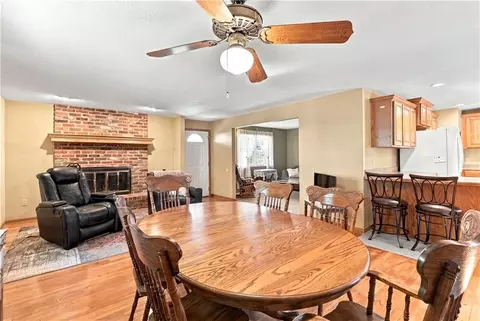 Dining - 363 E Lowell St, Claycomo, MO 64119 photo 2 of 2