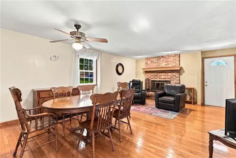 Dining - 363 E Lowell St, Claycomo, MO 64119 photo 1 of 2