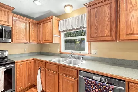 Kitchen - 363 E Lowell St, Claycomo, MO 64119 photo 4 of 5