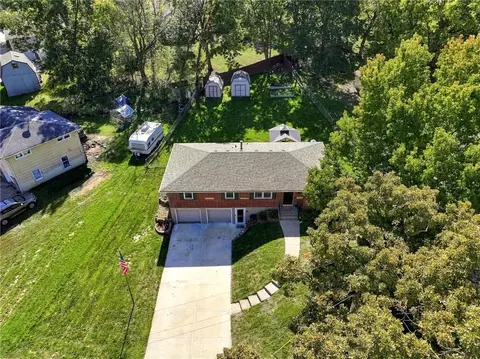 View/Area - 363 E Lowell St, Claycomo, MO 64119 photo 2 of 5