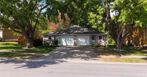 1307 N Ridge Pkwy, Olathe, KS 66061