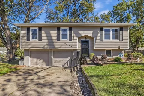 1505 Eastwood Rd, Harrisonville, MO 64701