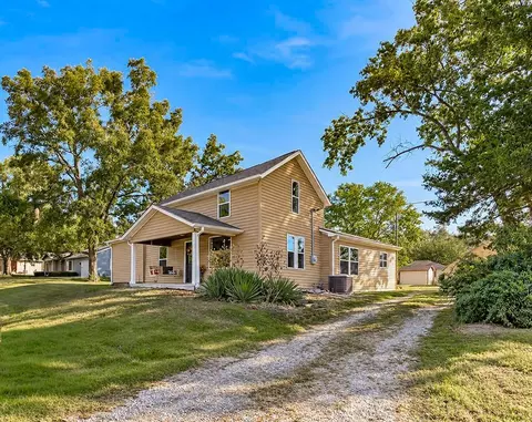 707 N 4th St, Lacygne, KS 66040