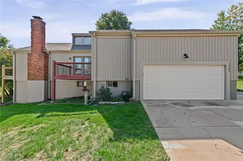 5225 NW 82nd Ter, Kansas City, MO 64151