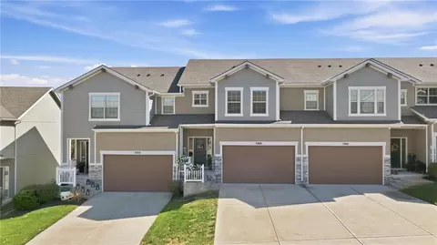 7369 Griffey St, Parkville, MO 64152