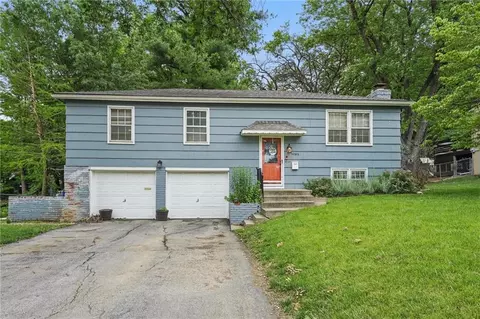 10202 Moody Park Dr, Overland Park, KS 66212