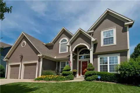5831 Theden St, Shawnee, KS 66218