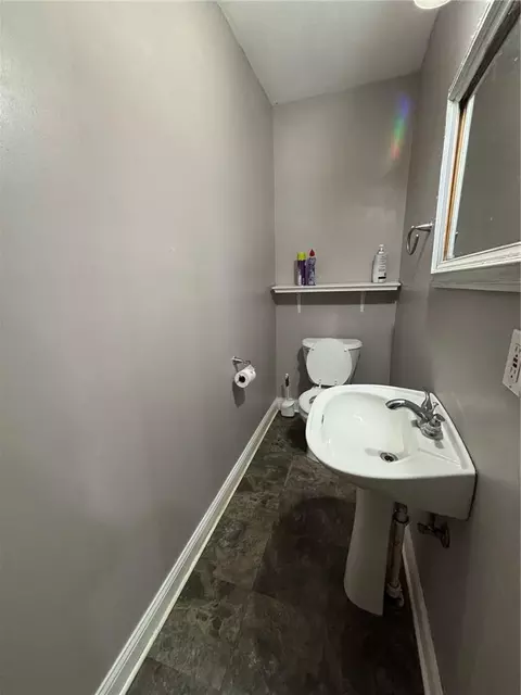 Bath - 1106 Parallel St, Atchison, KS 66002 photo 1 of 7