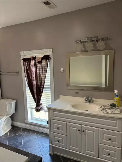 Bath - 1106 Parallel St, Atchison, KS 66002 photo 7 of 7
