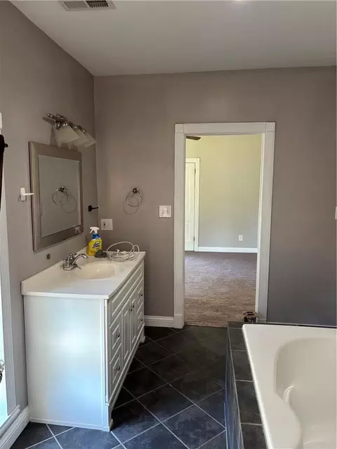 Bath - 1106 Parallel St, Atchison, KS 66002 photo 6 of 7