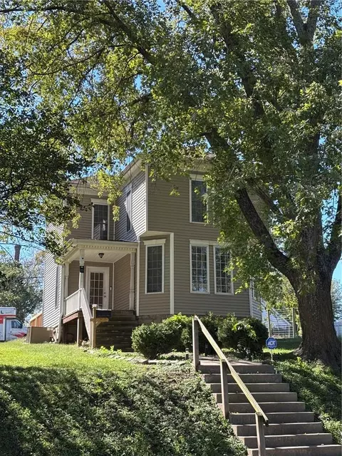 Exterior - 1106 Parallel St, Atchison, KS 66002 photo 2 of 6