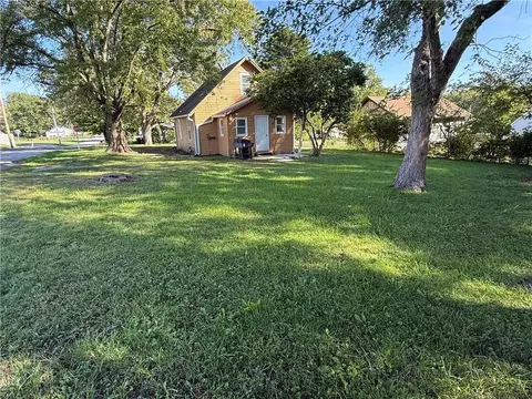 Exterior - 404 E 4th St, Lawson, MO 64062 photo 5 of 8