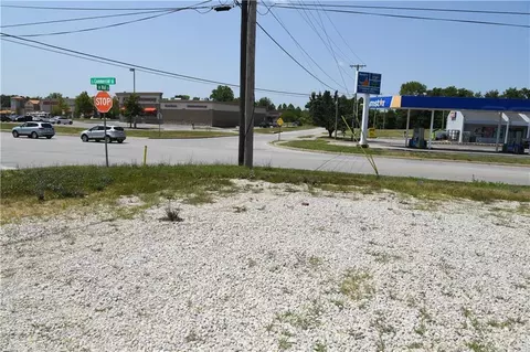 103 S Commercial St, Harrisonville, MO 64701