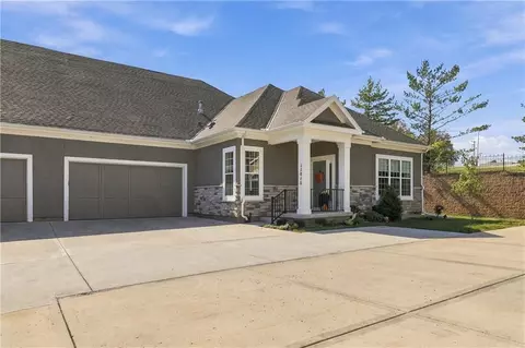 11010 Charlotte St, Kansas City, MO 64131