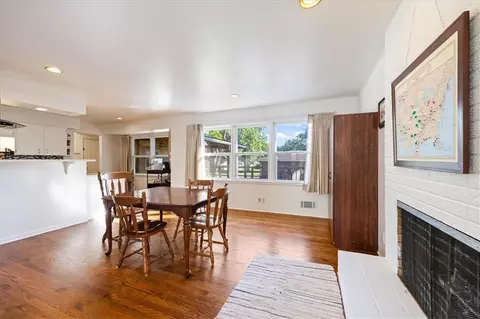 Dining - 1606 NE 68th Pl, Gladstone, MO 64118 photo 1 of 2