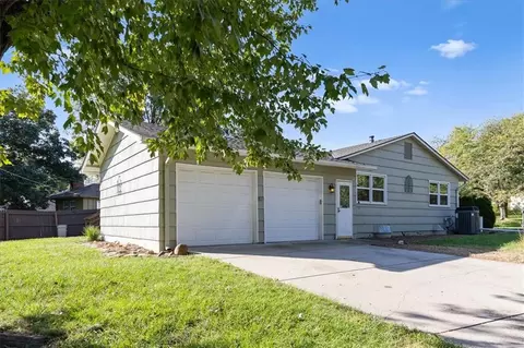 Exterior - 1606 NE 68th Pl, Gladstone, MO 64118 photo 5 of 5