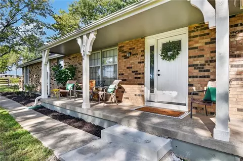 Exterior - 7404 E 197th St, Belton, MO 64012 photo 5 of 9