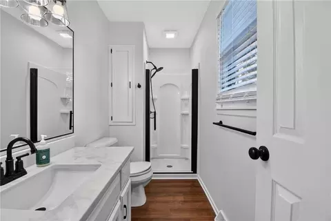 Bath - 7404 E 197th St, Belton, MO 64012 photo 2 of 7