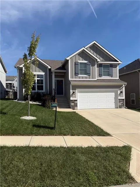 16148 Giorgia St, Parkville, MO 64152