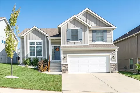 16148 Giorgia St, Parkville, MO 64152