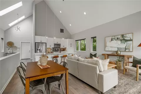2549 Tracy Ave, Kansas City, MO 64108