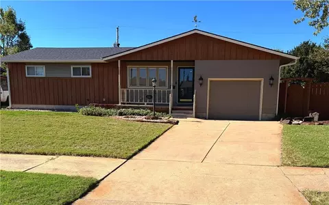 341 Maple Ave, Salina, KS 67401