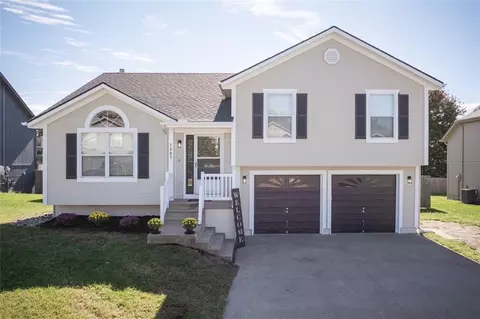 1307 Willow Dr, Greenwood, MO 64034