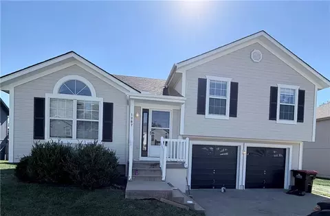1307 Willow Dr, Greenwood, MO 64034