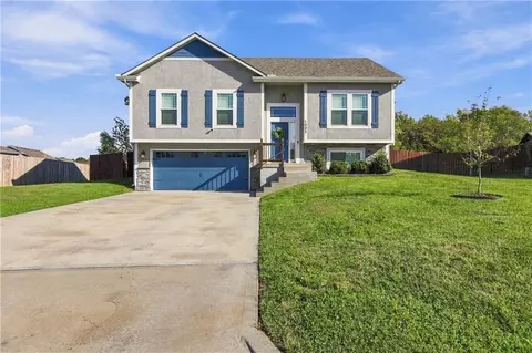 1003 NW 3rd St, Oak Grove, MO 64075
