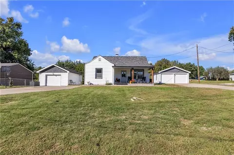 5524 NE Amazonia Rd, Saint Joseph, MO 64505