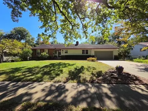 11 E 109th Ter, Kansas City, MO 64114