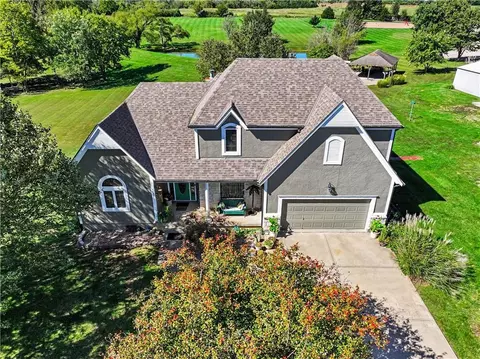 14891 142nd St, Bonner Springs, KS 66012