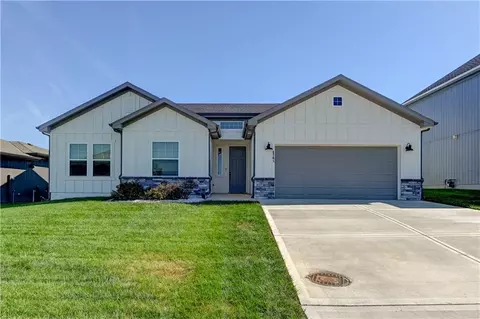 4761 S 22nd St, Leavenworth, KS 66048