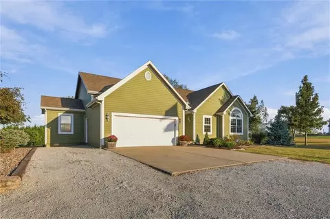 27423 New Lancaster Rd, Louisburg, KS 66053