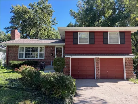 7719 Howe Dr, Prairie Village, KS 66208