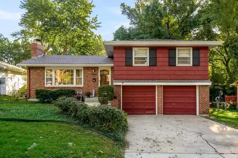 7719 Howe Dr, Prairie Village, KS 66208