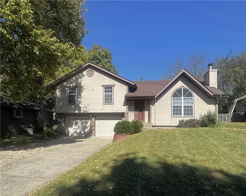 1211 SW Hillcrest Dr, Blue Springs, MO 64015