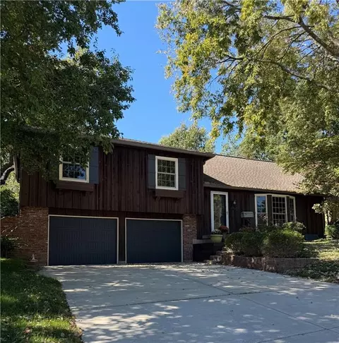 10006 Linden St, Overland Park, KS 66207