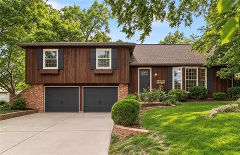 10006 Linden St, Overland Park, KS 66207