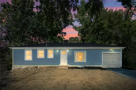 6902 E 98th Ter, Kansas City, MO 64134