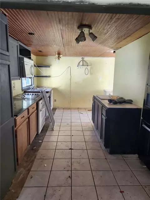 Kitchen - 8202 E Shady Tree Ln, Freeman, MO 64746 photo 1 of 1
